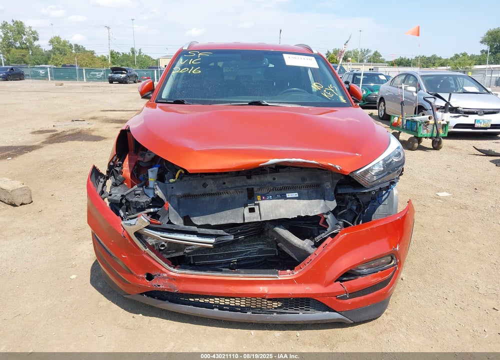 2016 HYUNDAI TUCSON VIN: KM8J33A28GU205402