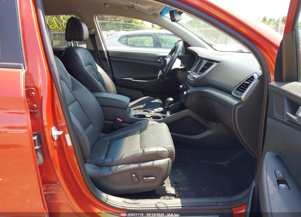 2016 HYUNDAI TUCSON VIN: KM8J33A28GU205402