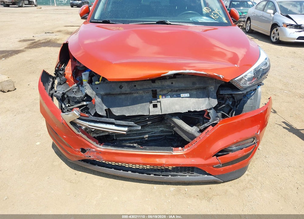 2016 HYUNDAI TUCSON VIN: KM8J33A28GU205402