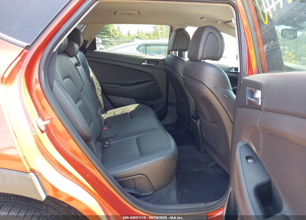 2016 HYUNDAI TUCSON VIN: KM8J33A28GU205402