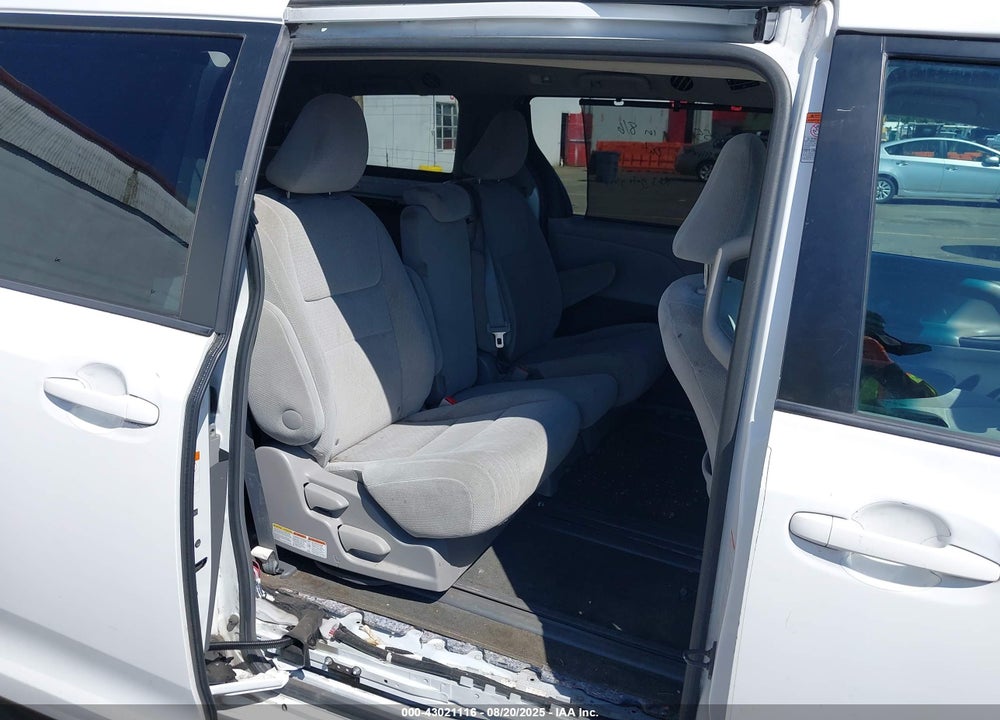 2015 TOYOTA SIENNA LE 8 PASSENGER VIN: 5TDKK3DCXFS604928