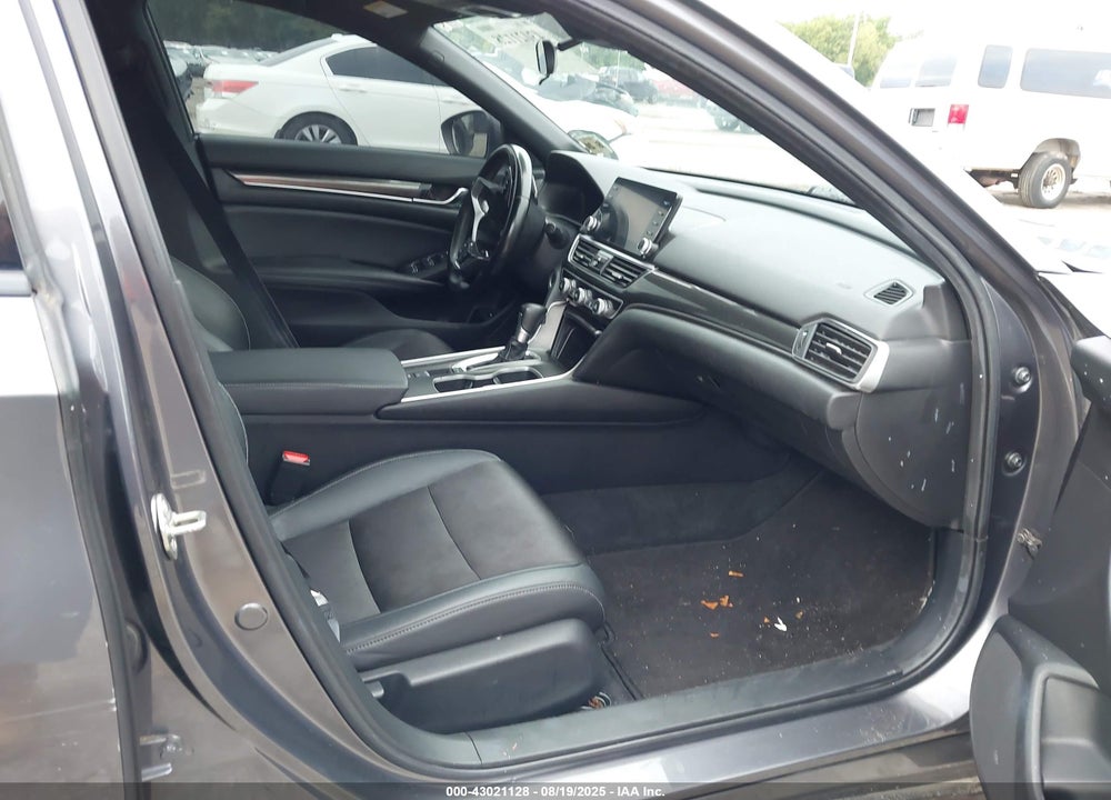 2019 HONDA ACCORD VIN: 1HGCV1F38KA148000