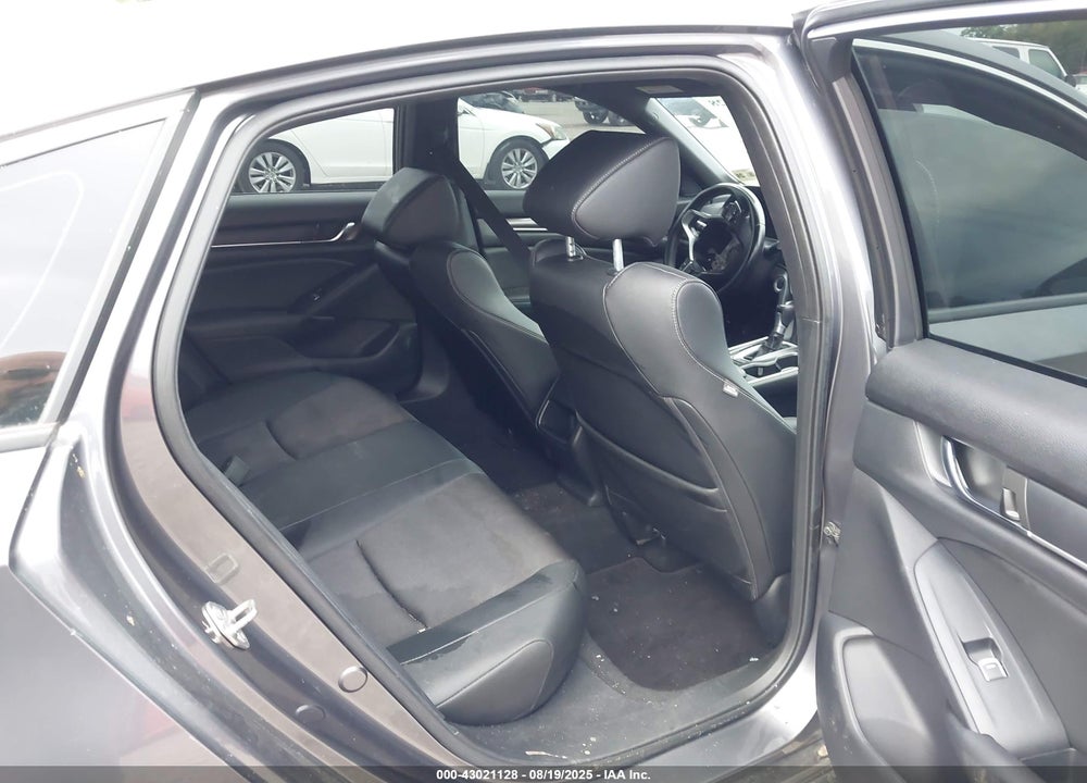 2019 HONDA ACCORD VIN: 1HGCV1F38KA148000