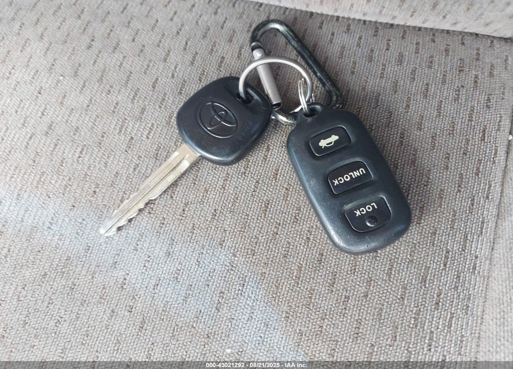 2003 TOYOTA CAMRY XLE VIN: 4T1BE32K43U180263