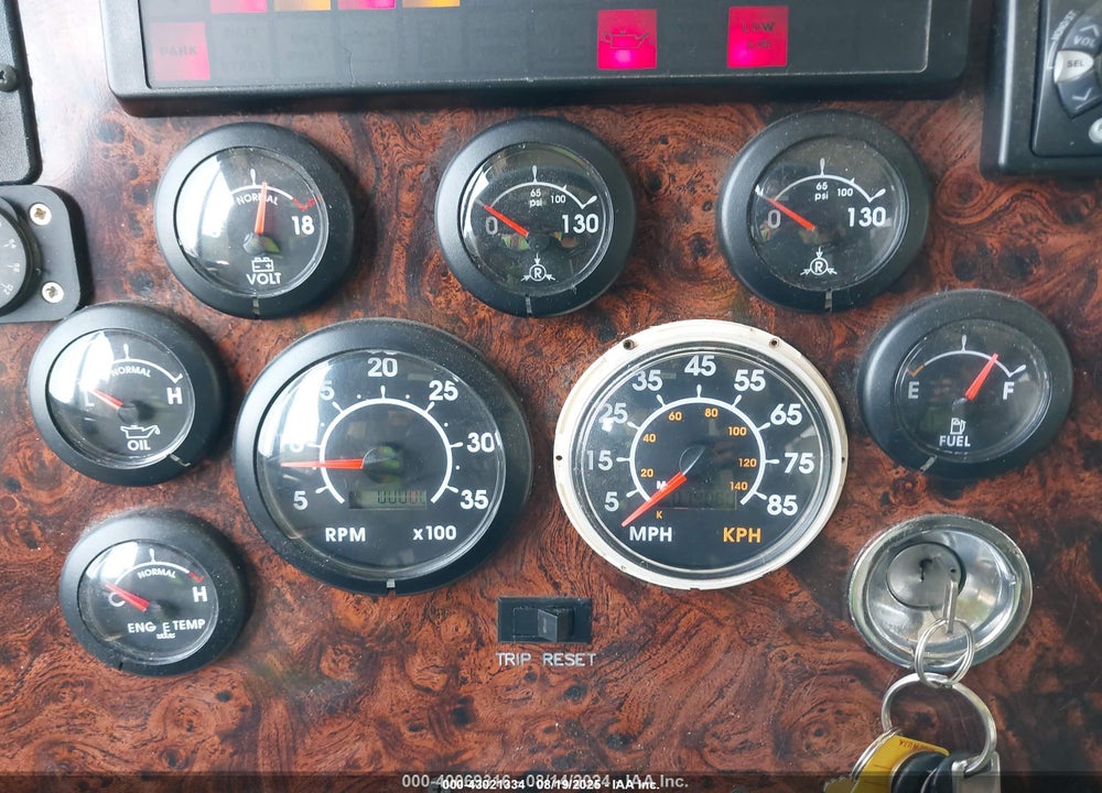 2000 FREIGHTLINER CHASSIS X LINE MOTOR HOME VIN: 4UZ6XFBA8YCH36143
