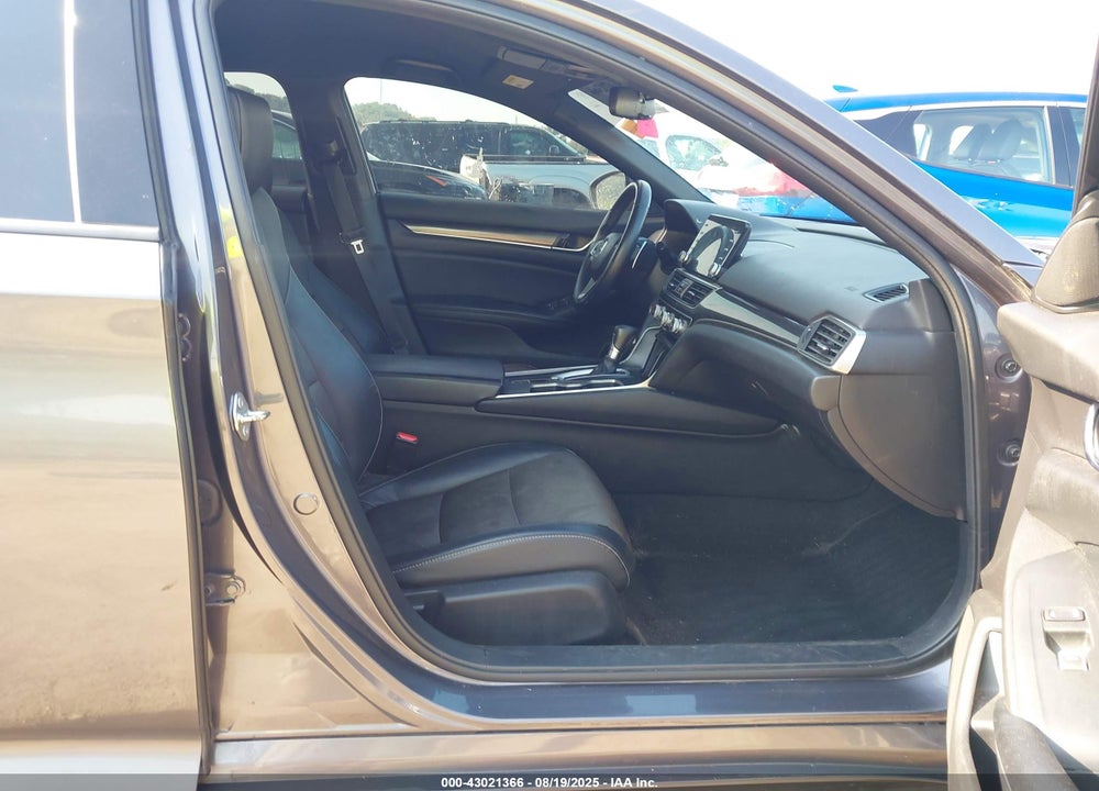 2018 HONDA ACCORD VIN: 1HGCV1F34JA197595