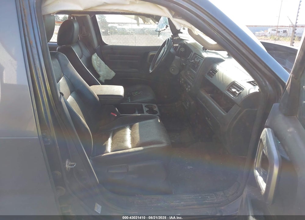 2014 HONDA RIDGELINE RTL VIN: 5FPYK1F58EB003167