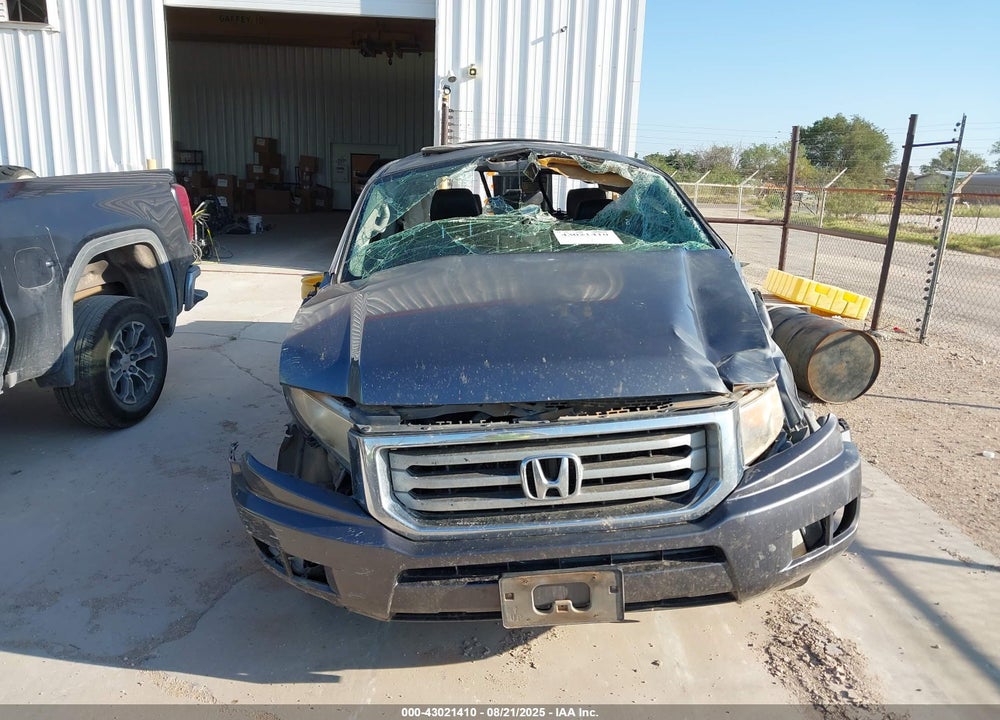 2014 HONDA RIDGELINE RTL VIN: 5FPYK1F58EB003167