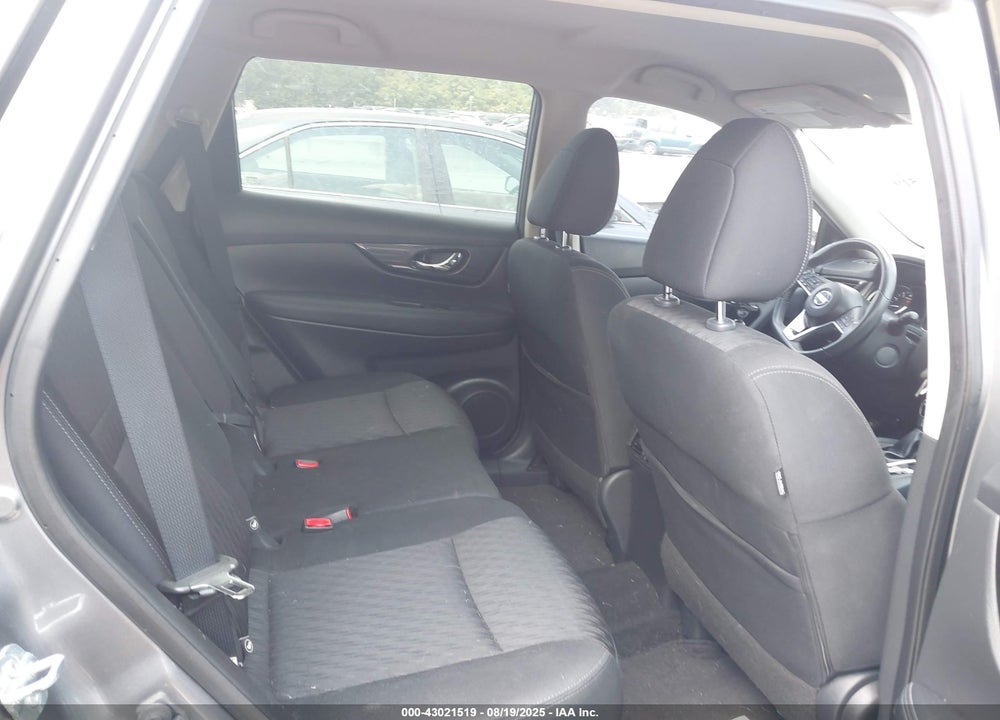 2018 NISSAN ROGUE VIN: KNMAT2MT2JP573924