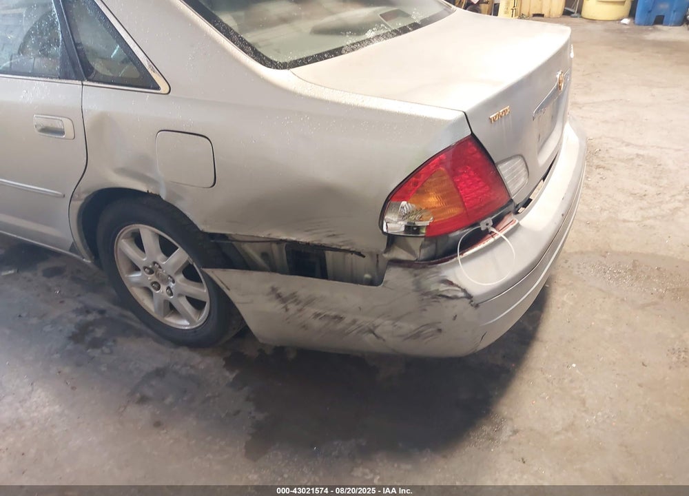 2000 TOYOTA AVALON XLS VIN: 4T1BF28B5YU039563
