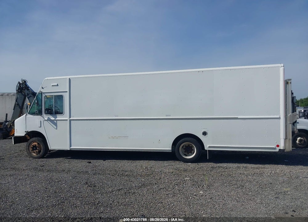 2013 FREIGHTLINER CHASSIS M LINE WALK-IN VAN VIN: 4UZAC3DV3DCFF6935