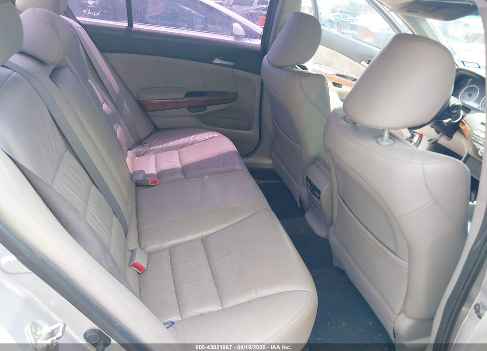 2011 HONDA ACCORD VIN: 1HGCP2F88BA120743