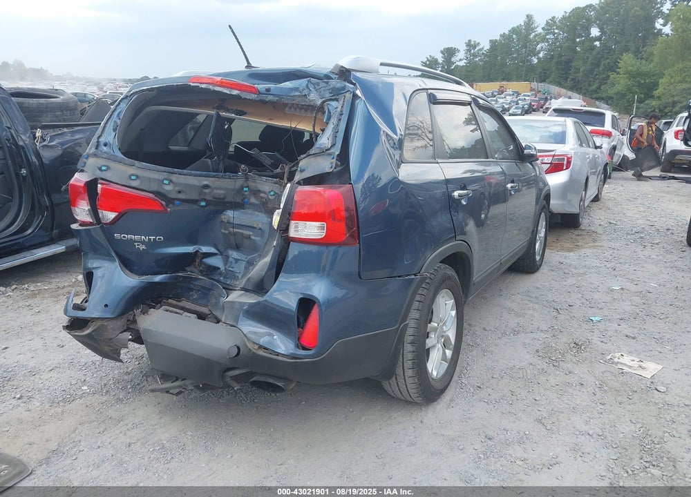 2014 KIA SORENTO VIN: 5XYKT4A64EG490082