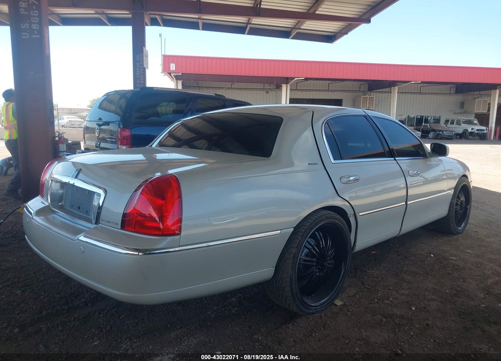 2004 LINCOLN TOWN CAR ULTIMATE VIN: 1LNHM83W94Y601514