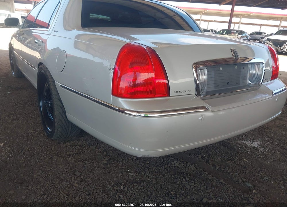 2004 LINCOLN TOWN CAR ULTIMATE VIN: 1LNHM83W94Y601514