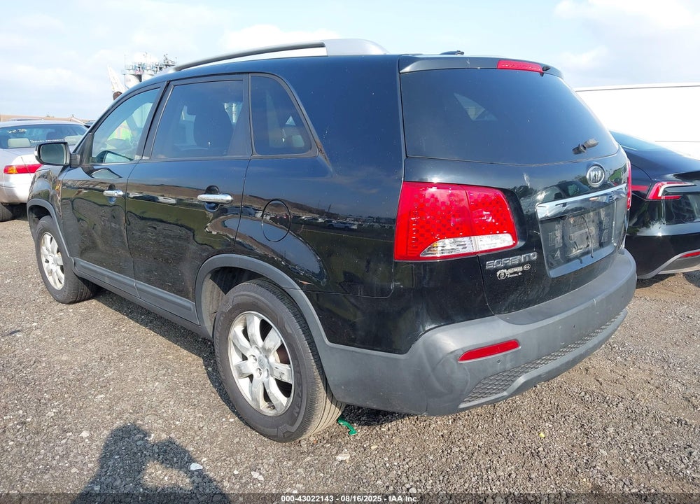 2011 KIA SORENTO VIN: 5XYKT4A13BG075254