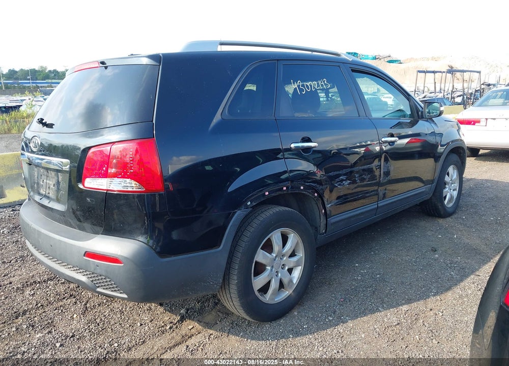 2011 KIA SORENTO VIN: 5XYKT4A13BG075254