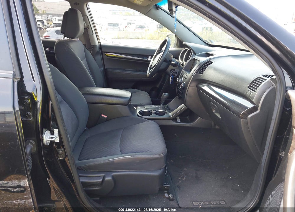 2011 KIA SORENTO VIN: 5XYKT4A13BG075254