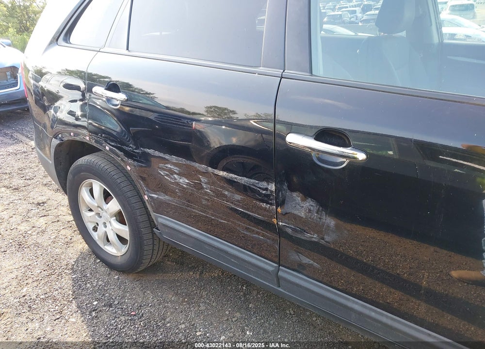 2011 KIA SORENTO VIN: 5XYKT4A13BG075254