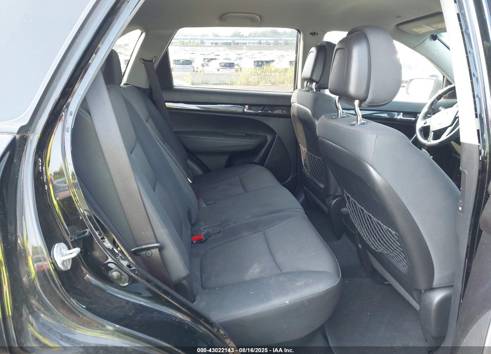 2011 KIA SORENTO VIN: 5XYKT4A13BG075254
