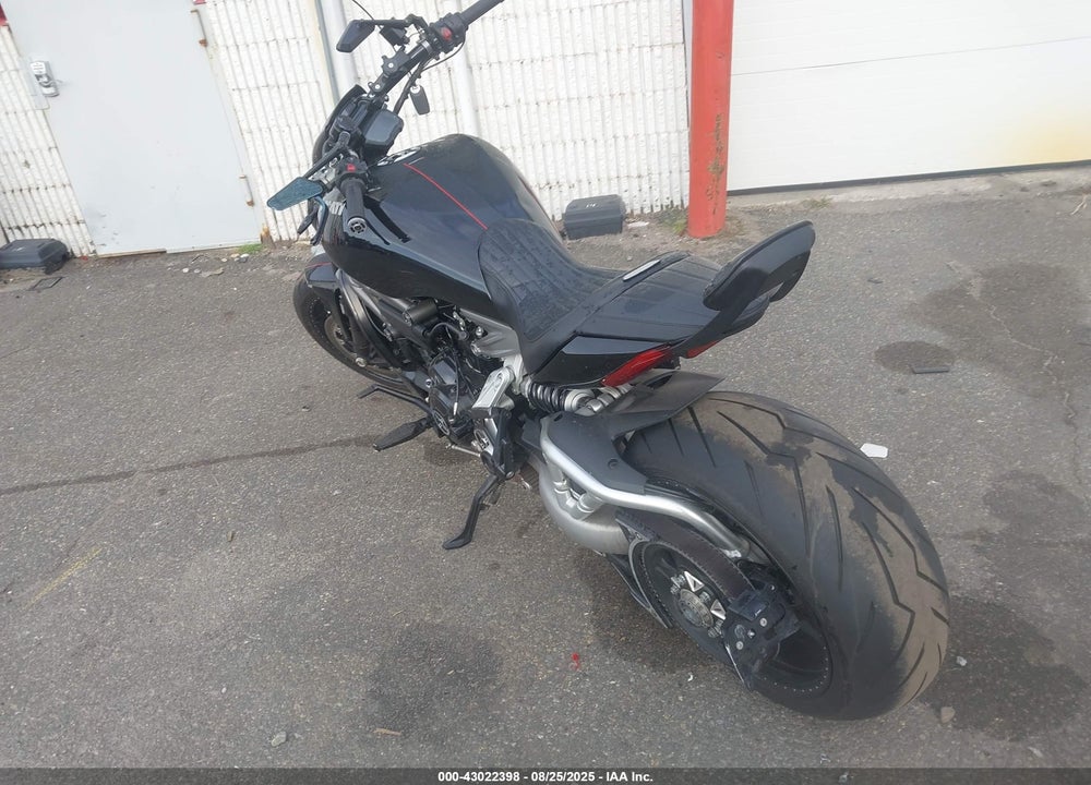 2016 DUCATI XDIAVEL VIN: ZDM13BKW8GB000517