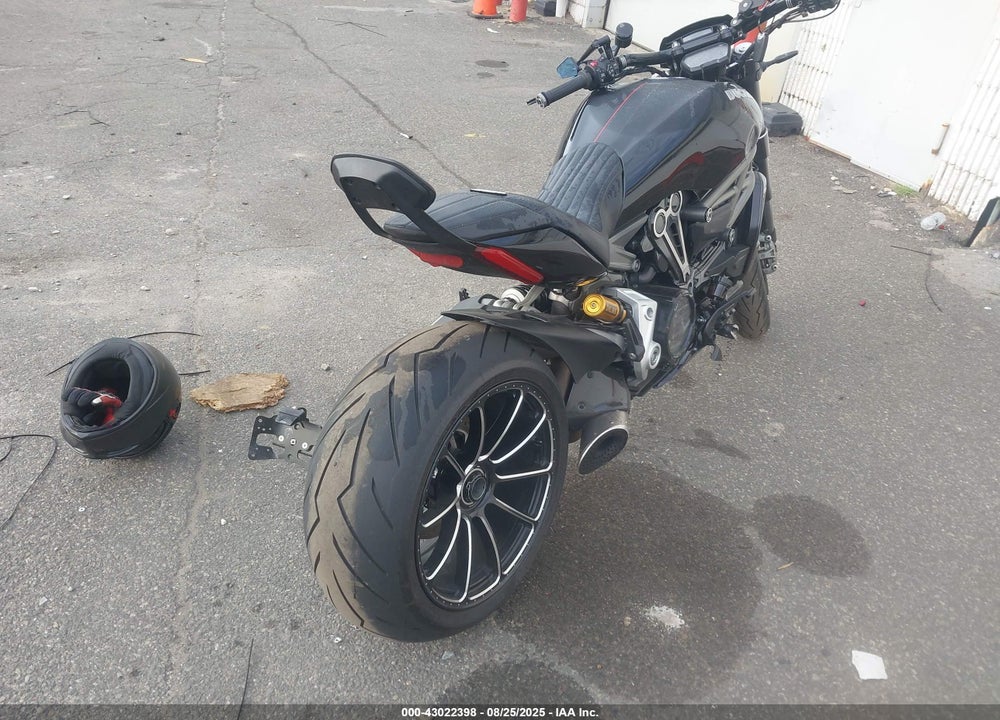 2016 DUCATI XDIAVEL VIN: ZDM13BKW8GB000517