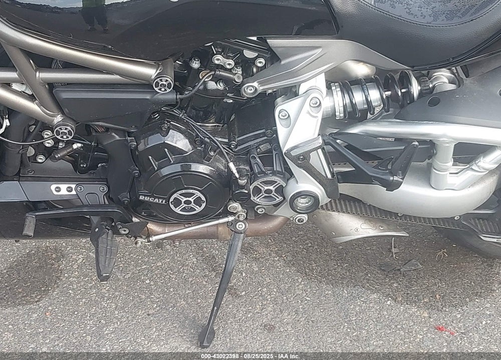 2016 DUCATI XDIAVEL VIN: ZDM13BKW8GB000517