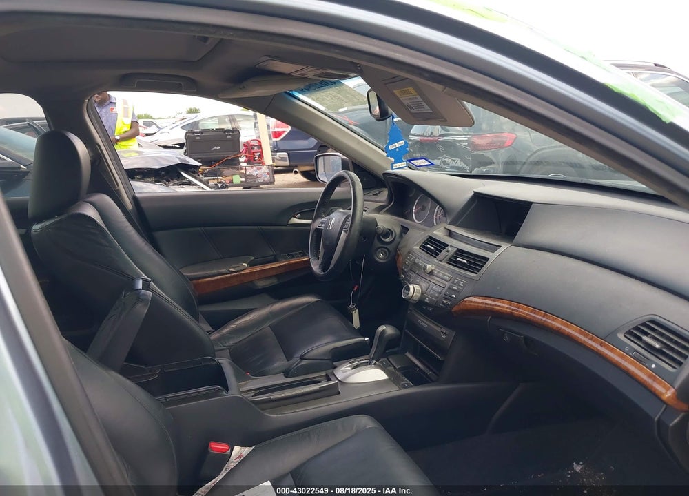 2011 HONDA ACCORD VIN: 1HGCP3F80BA000604