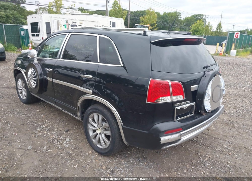 2011 KIA SORENTO EX VIN: 5XYKUCA17BG024590