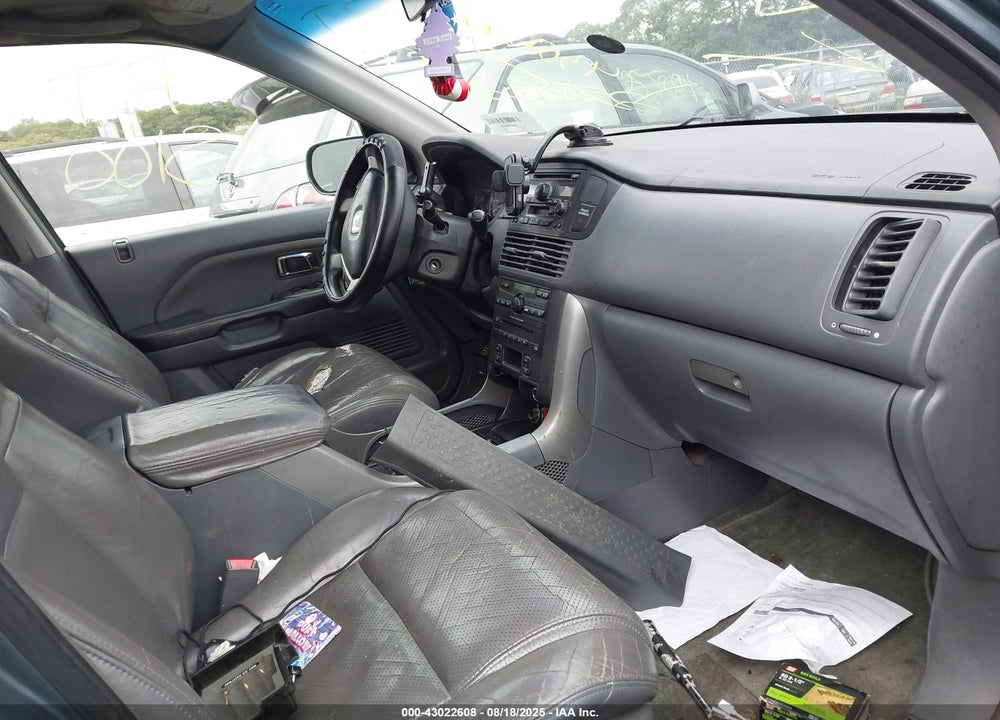 2005 HONDA PILOT EX-L VIN: 5FNYF18575B067131