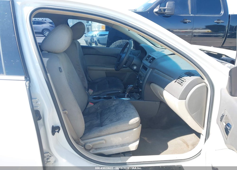 2011 FORD FUSION VIN: 3FAHP0HA0BR323811