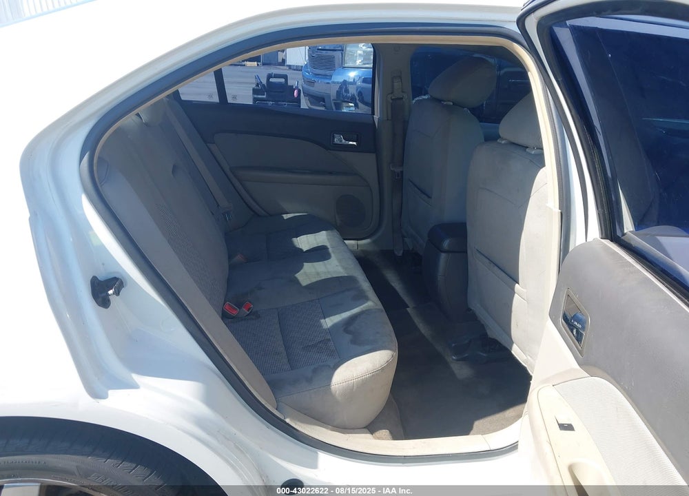 2011 FORD FUSION VIN: 3FAHP0HA0BR323811