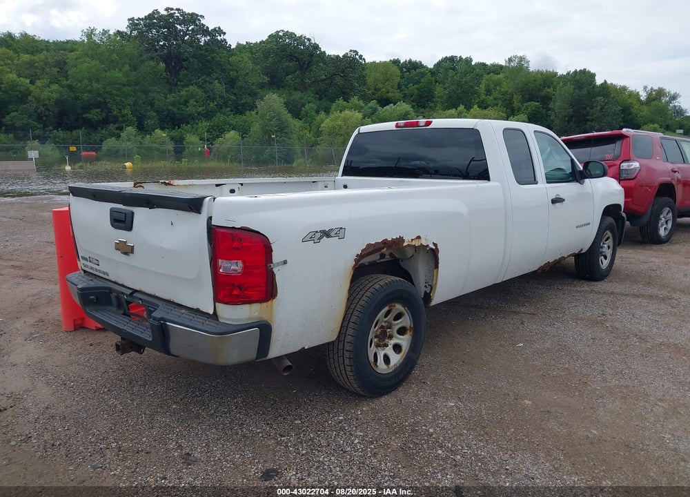 2011 CHEVROLET SILVERADO 1500 VIN: 1GCRKPE03BZ125978