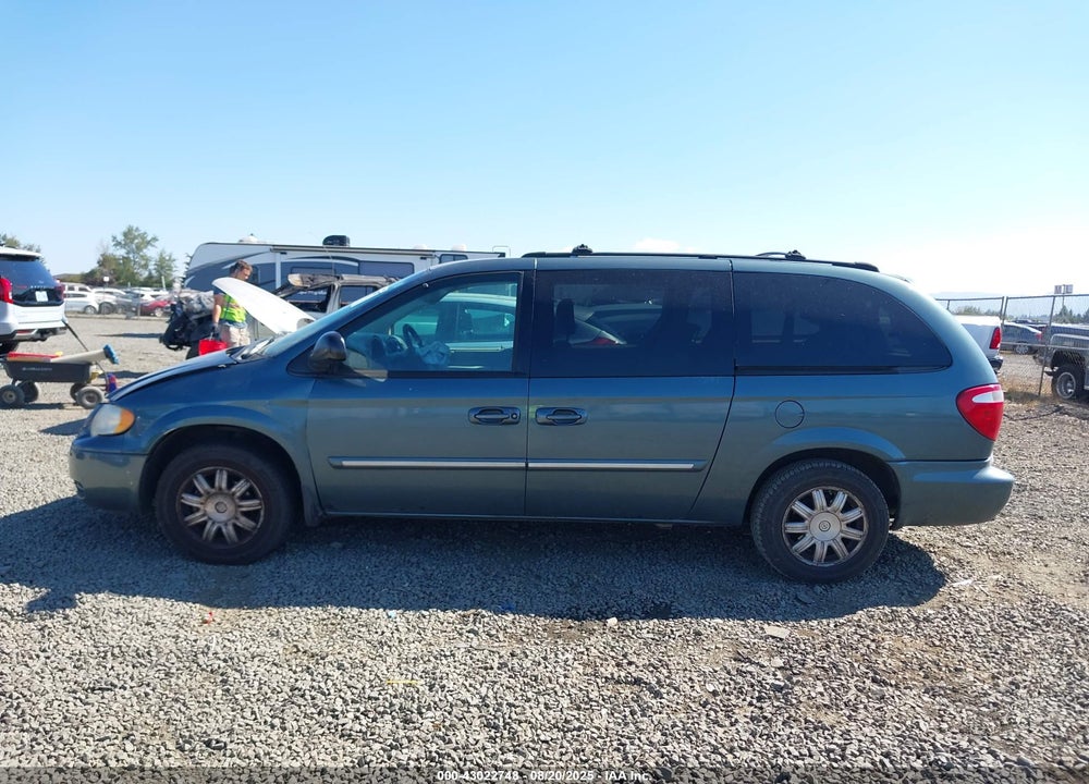 2005 CHRYSLER TOWN & COUNTRY TOURING VIN: 2C4GP54L35R157868
