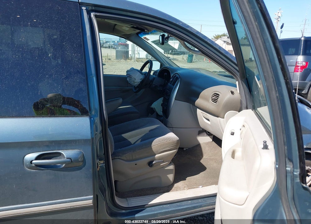 2005 CHRYSLER TOWN & COUNTRY TOURING VIN: 2C4GP54L35R157868