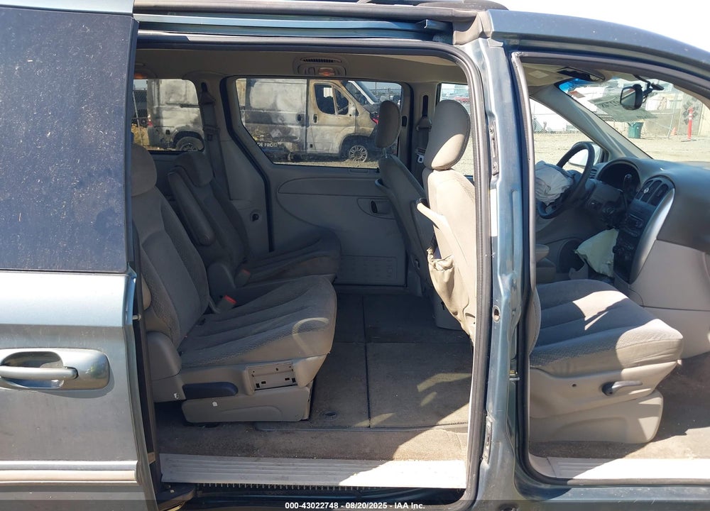 2005 CHRYSLER TOWN & COUNTRY TOURING VIN: 2C4GP54L35R157868
