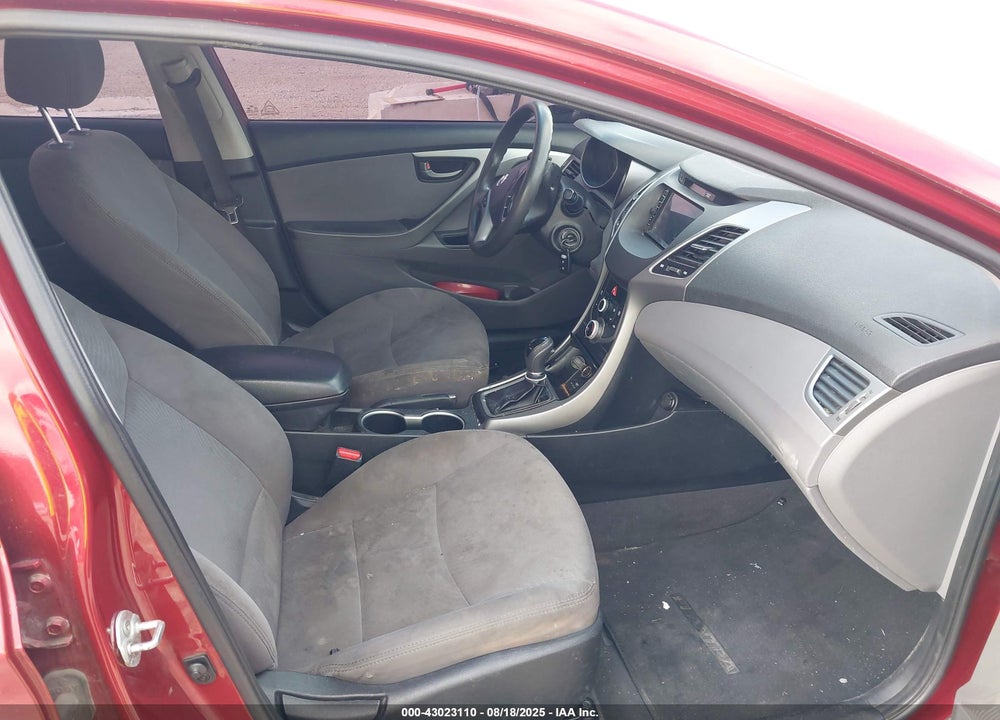 2016 HYUNDAI ELANTRA VIN: 5NPDH4AE6GH770082