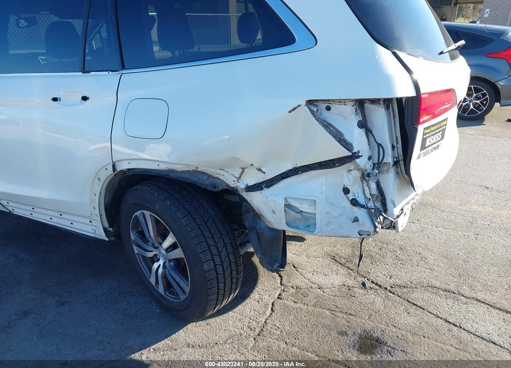 2018 HONDA PILOT VIN: 5FNYF5H55JB026286