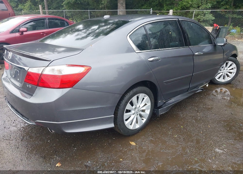 2013 HONDA ACCORD VIN: 1HGCR3F85DA036253