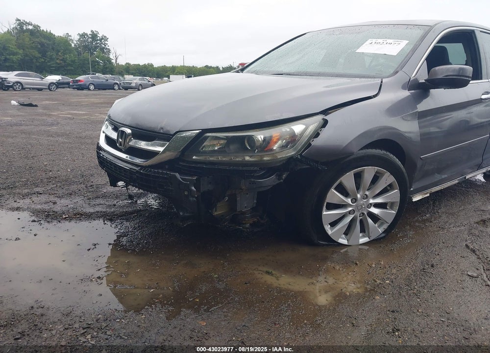 2013 HONDA ACCORD VIN: 1HGCR3F85DA036253