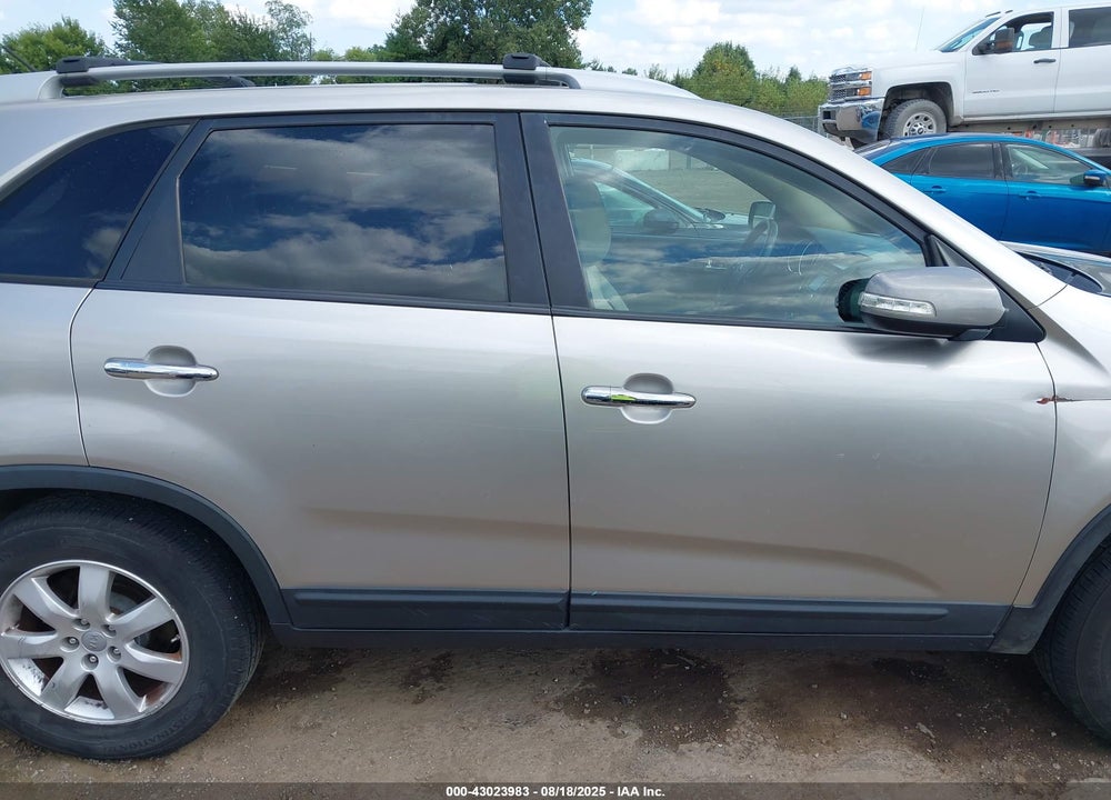 2013 KIA SORENTO VIN: 5XYKT3A65DG405940