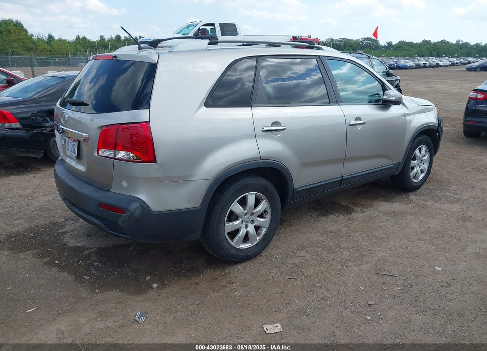 2013 KIA SORENTO VIN: 5XYKT3A65DG405940