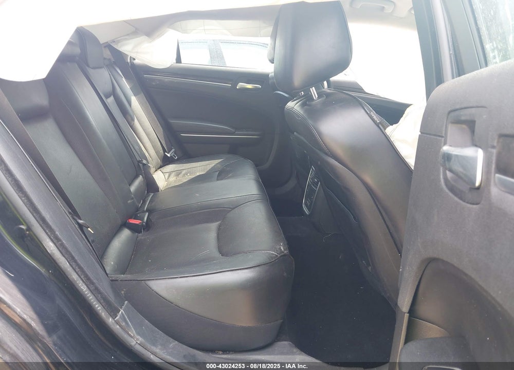 2019 CHRYSLER 300 VIN: 2C3CCAEG0KH693848
