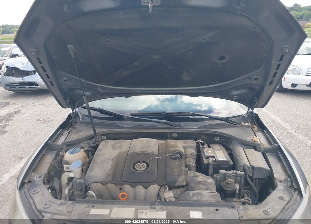 2013 VOLKSWAGEN PASSAT VIN: 1VWBH7A3XDC125592