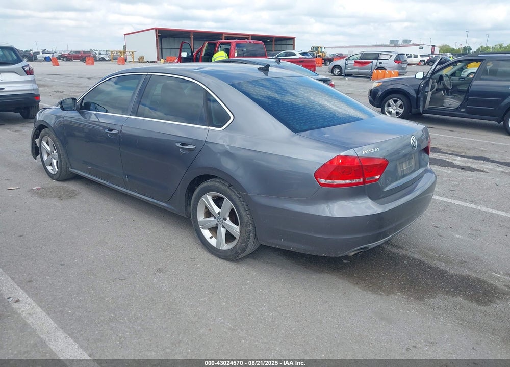 2013 VOLKSWAGEN PASSAT VIN: 1VWBH7A3XDC125592