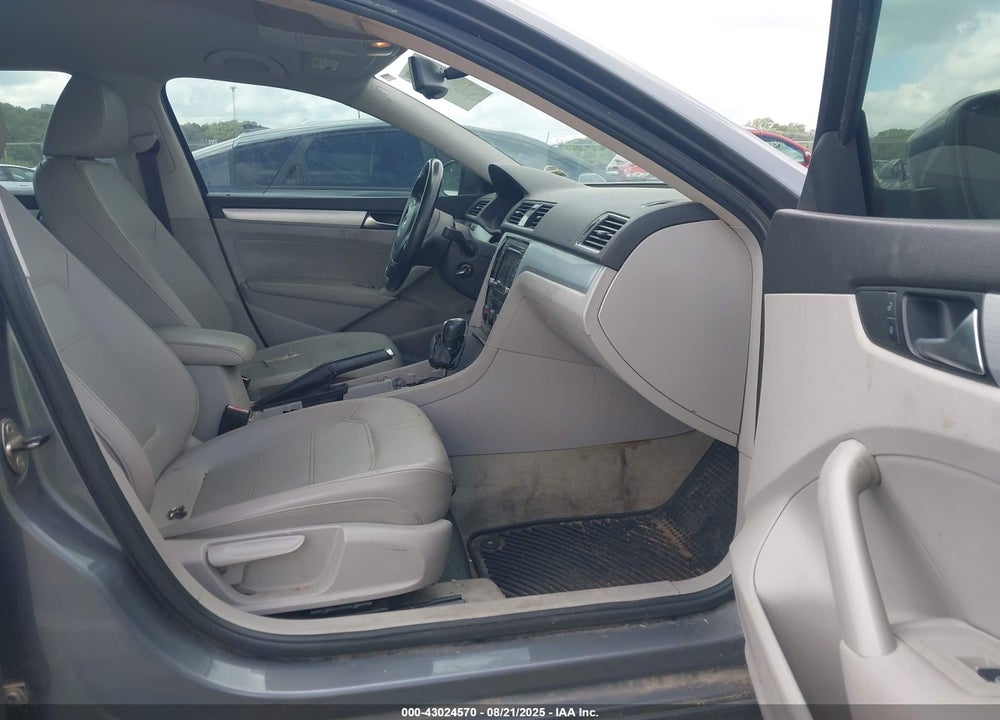 2013 VOLKSWAGEN PASSAT VIN: 1VWBH7A3XDC125592