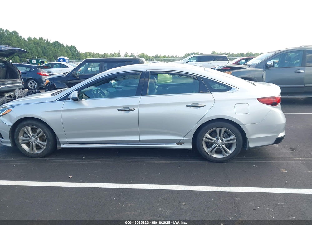 2018 HYUNDAI SONATA VIN: 5NPE34AF4JH701880