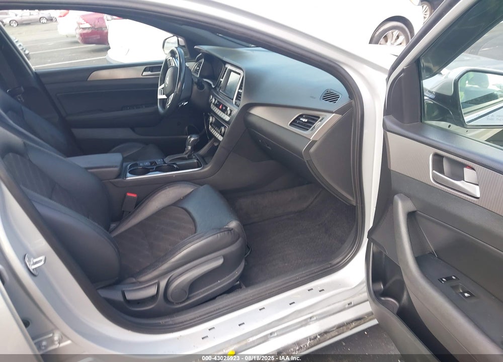 2018 HYUNDAI SONATA VIN: 5NPE34AF4JH701880