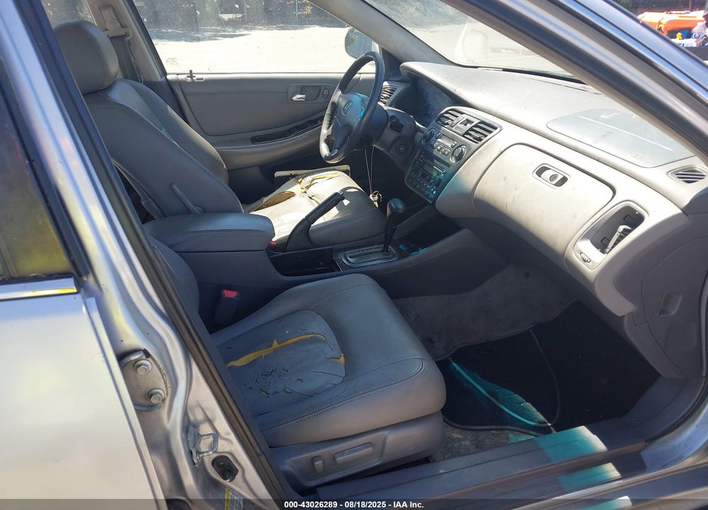 2001 HONDA ACCORD 3.0 EX VIN: 1HGCG16591A078159