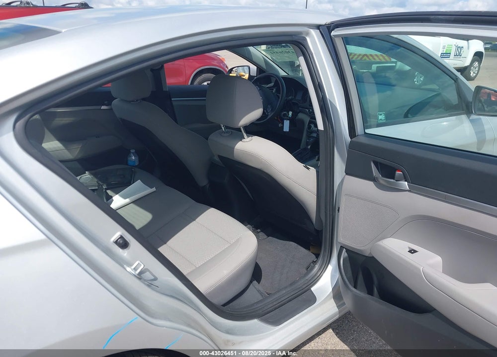 2019 HYUNDAI ELANTRA SE VIN: 5NPD74LF5KH401053